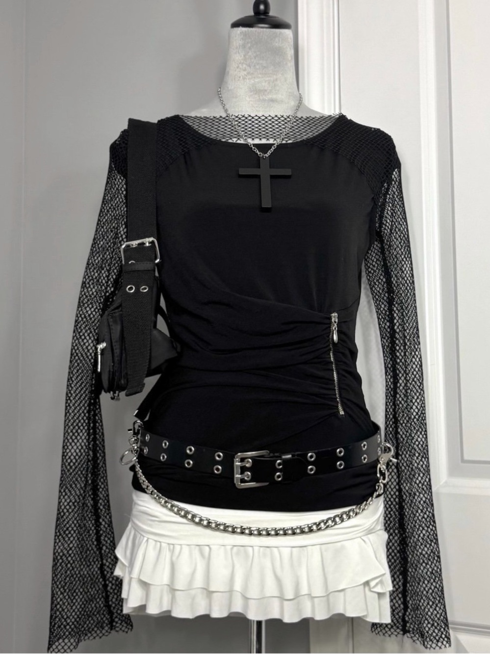 Venus Avant Garde Black Ruched Front Zipper Detail Sleeveless Top